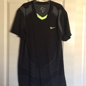 Men’s Nike tennis shirt